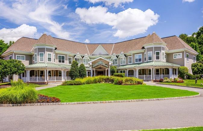 Elegant senior living community in Fairfield, NJ—an example of the welcoming destinations we support with expert relocation and downsizing services for older adults and their families.